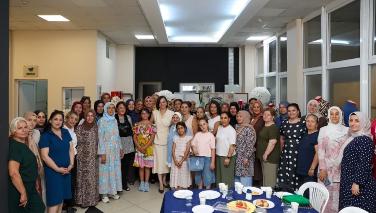 Karabağlar Belediyesi Tekstil Akademi’de mezuniyet gururu