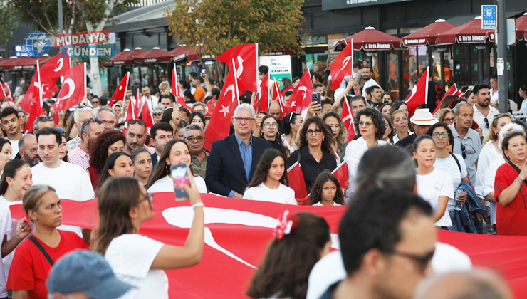 Mudanya Büyük Zafer için tek yürek oldu