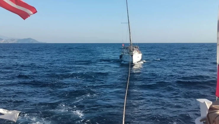 Fethiye açıklarında sürüklenen teknedeki 5 kişi kurtarıldı