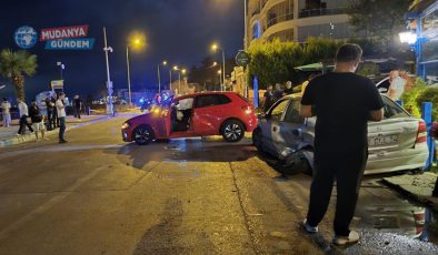 Mudanya’da iki otomobil çarpıştı: 4 yaralı