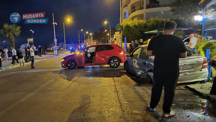 Mudanya’da iki otomobil çarpıştı: 4 yaralı