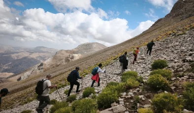 Dağcılar Mereto Zirvesi’ne tırmandı