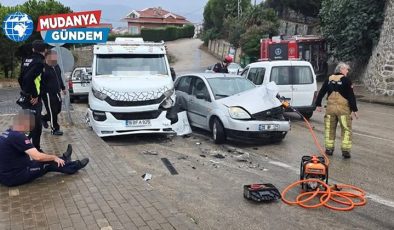 Mudanya’da yağış nedeniyle art arda kazalar yaşandı