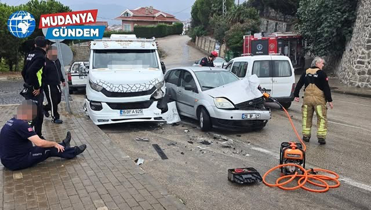 Mudanya’da yağış nedeniyle art arda kazalar yaşandı