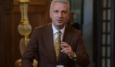 Başdanışman Saral istifa etti!