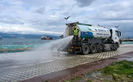 Bursa Büyükşehir Tirilye’de selin izlerini siliyor